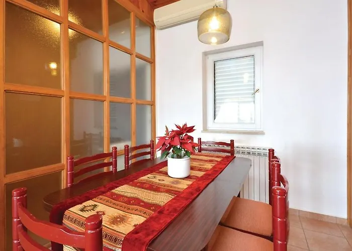 Kuca Gorjana フヴァル